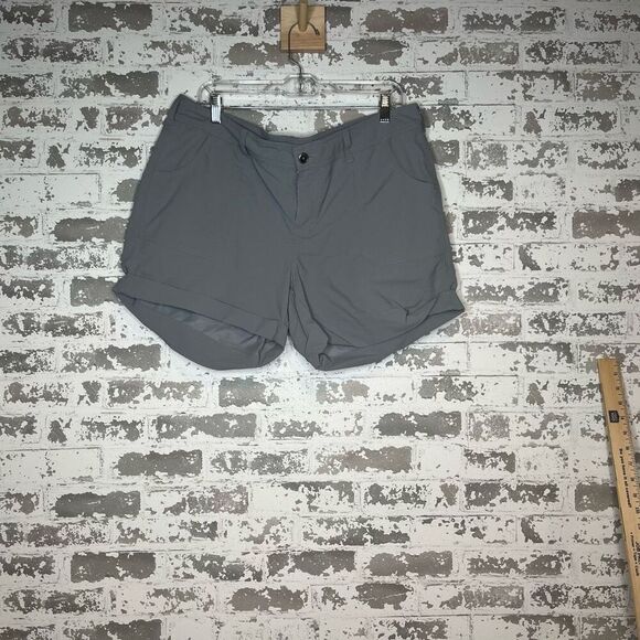 The north face | women gray shorts - Picture 10 of 11